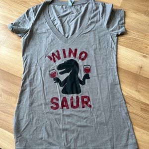WinoSaur V Neck short sleeve wine t shirt S